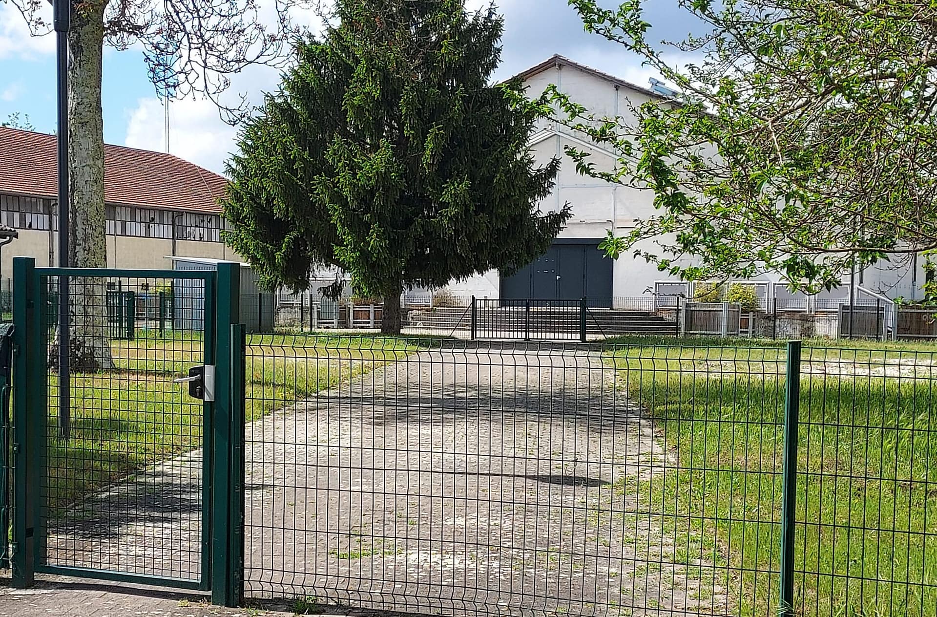 Lire la suite à propos de l’article Salle Louise Michel
